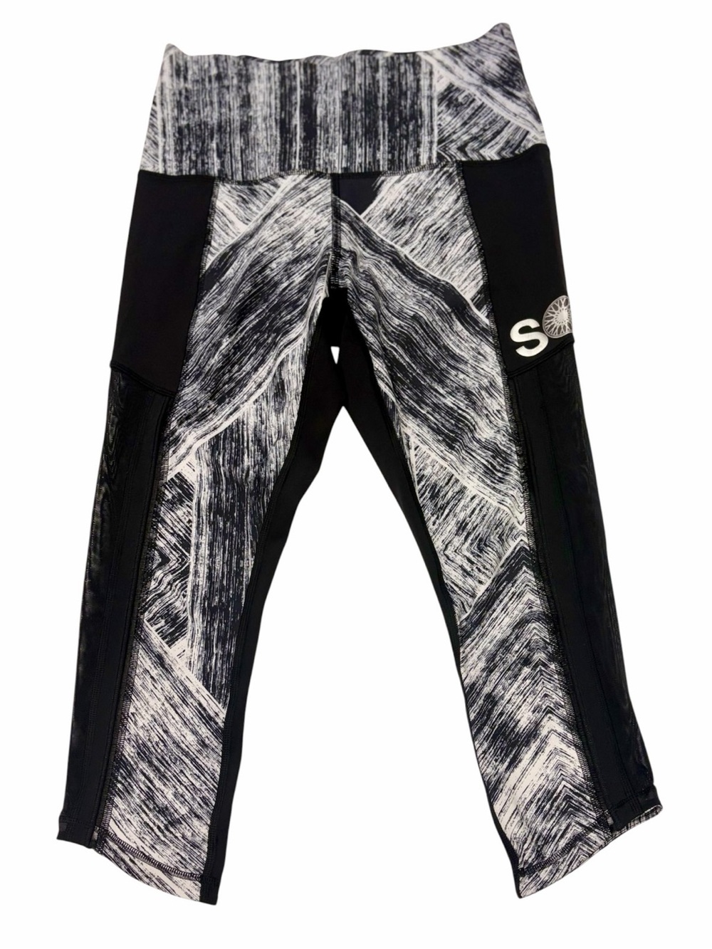 Lululemon x SoulCycle Hot To Street Crop Leggings 22” Black White Size 6
